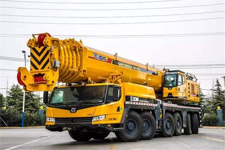 XCMG Official 300 Ton Mobile Truck Crane QAY300A China All Terrain Crane Price